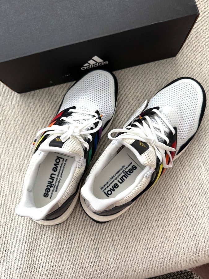 ultraboost s&l pride