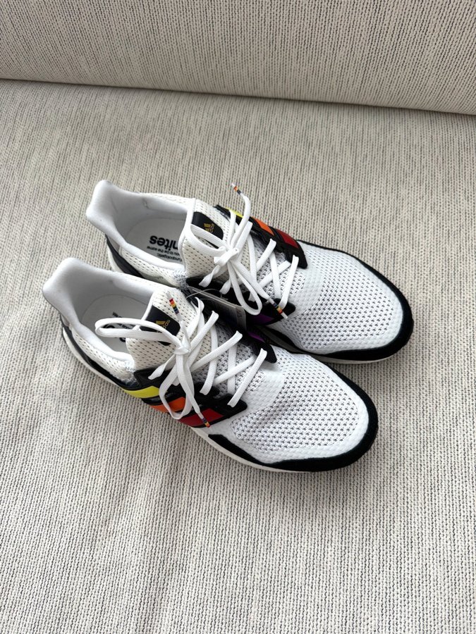 ultraboost s&l pride