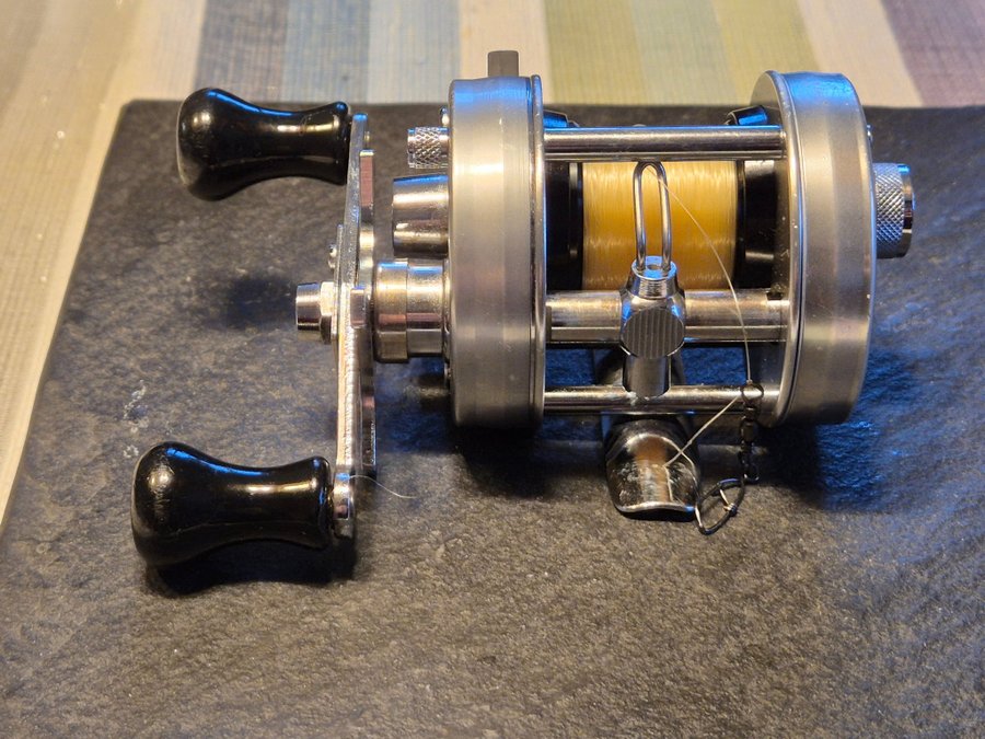 Se produkter som liknar ABU Ambassadeur 2500C Sweden på Tradera