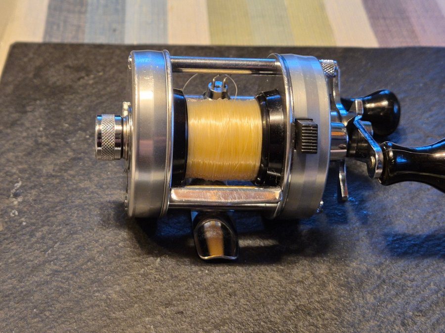 Se produkter som liknar ABU Ambassadeur 2500C Sweden på Tradera