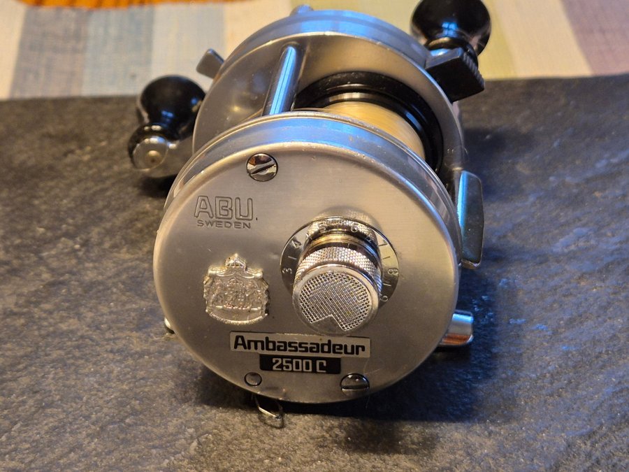 Se produkter som liknar ABU Ambassadeur 2500C Sweden på Tradera