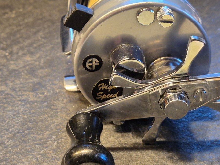 Se produkter som liknar ABU Ambassadeur 2500C Sweden på Tradera