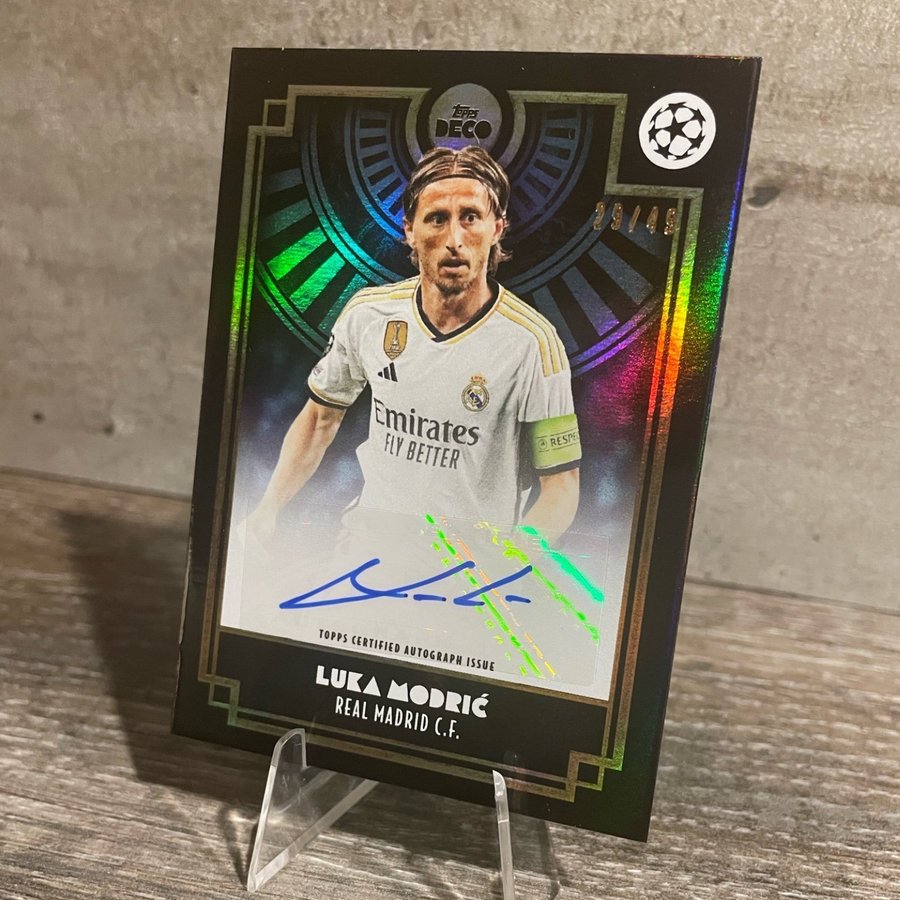 Se produkter som liknar Luka Modric /49ex Auto Topps .. på Tradera 