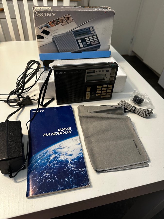 Sony ICF-7600D FM/LW/MW/SW PLL Synthesized Rece.. | Köp på Tradera