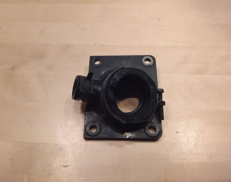 Se produkter som liknar Yamaha DT200L insugsgummi på Tradera (620127079)