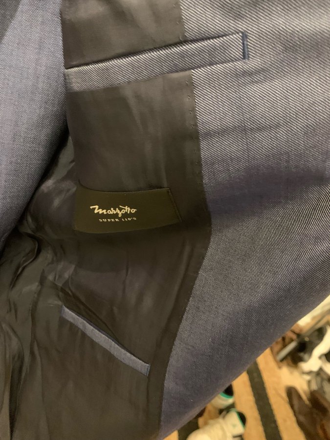 Se produkter som liknar J.Lindeberg kostym på Tradera (622064621)