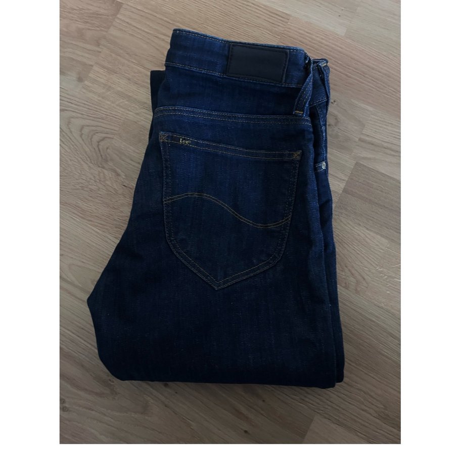 Lee Marlin jeans raka supersnygga 24x31 som nya