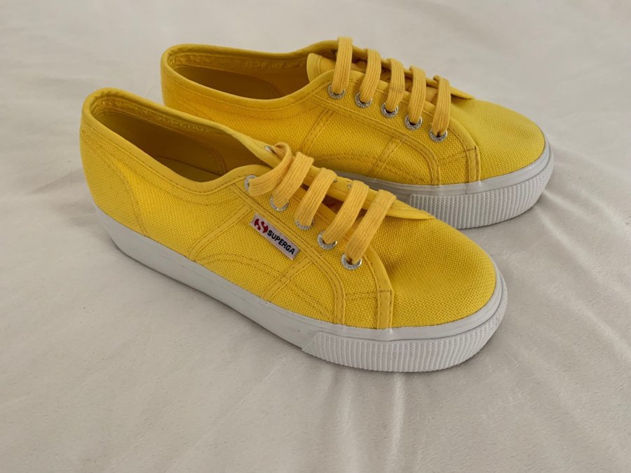 Se produkter som liknar Superga 2790 platform sneaker. pa Tradera 639591587