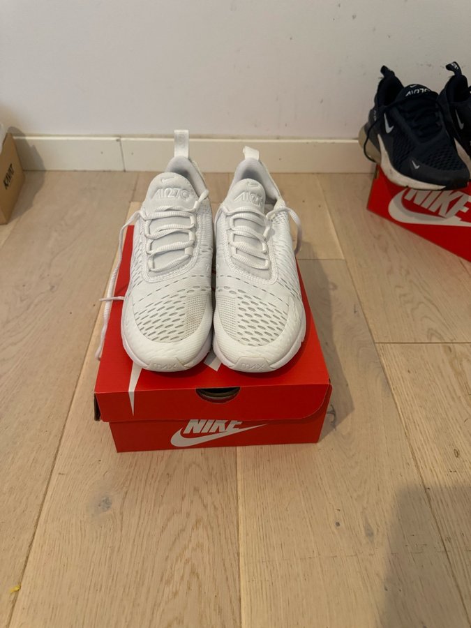 Nike skor 270 dam vita hotsell