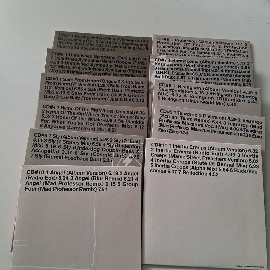 Massive Attack - Singles 90/98 (CD-box) | Köp på Tradera (718292894)