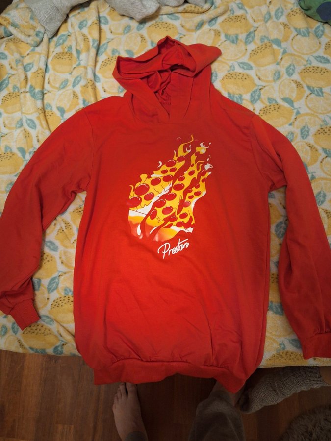 Röd Preston hoodie Köp på Tradera (648347419)