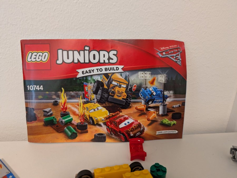 Se produkter som liknar LEGO Juniors Disney Pixar på Tradera