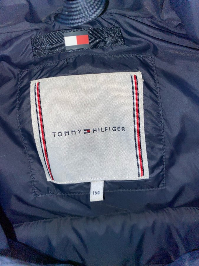 Se produkter som liknar Tommy Hilfiger bla jacka sto. pa Tradera 644961813