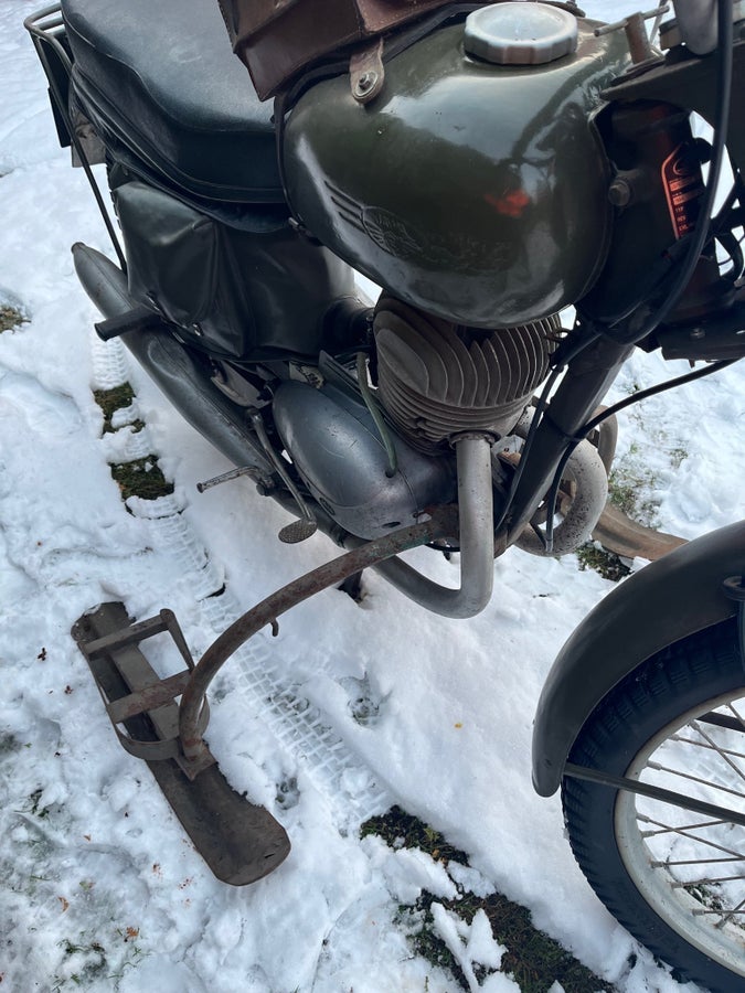 Se produkter som liknar Militär Motorcykel Jawa 250 m.. på Tradera ...