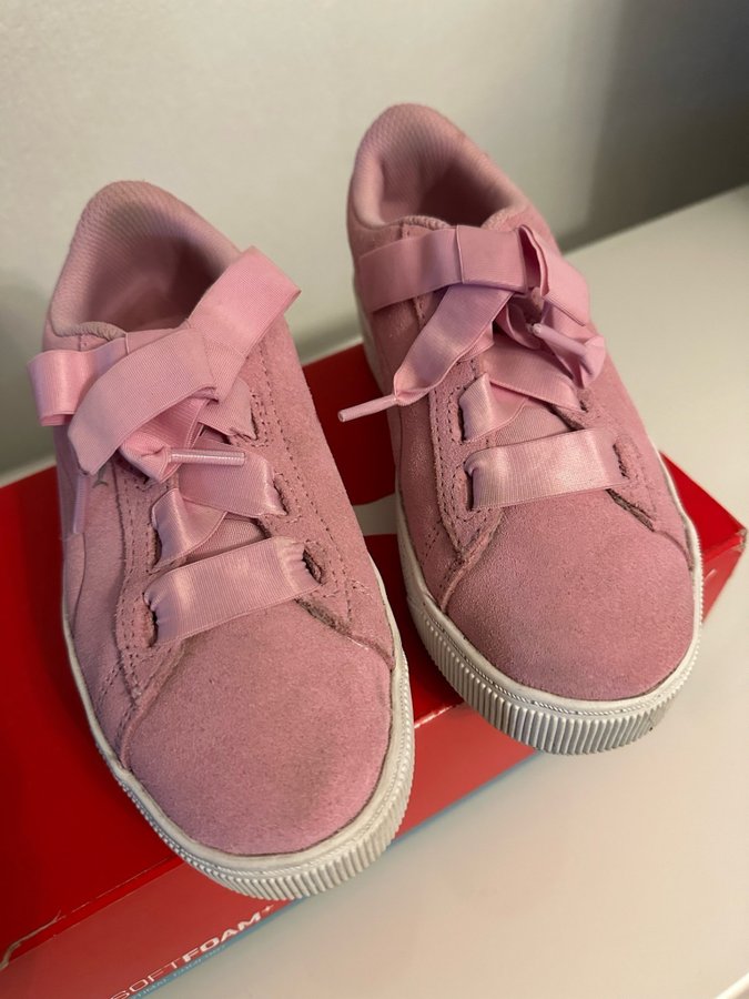Se produkter som liknar Sneakers Puma Soft Foam ros. pa Tradera 651263761