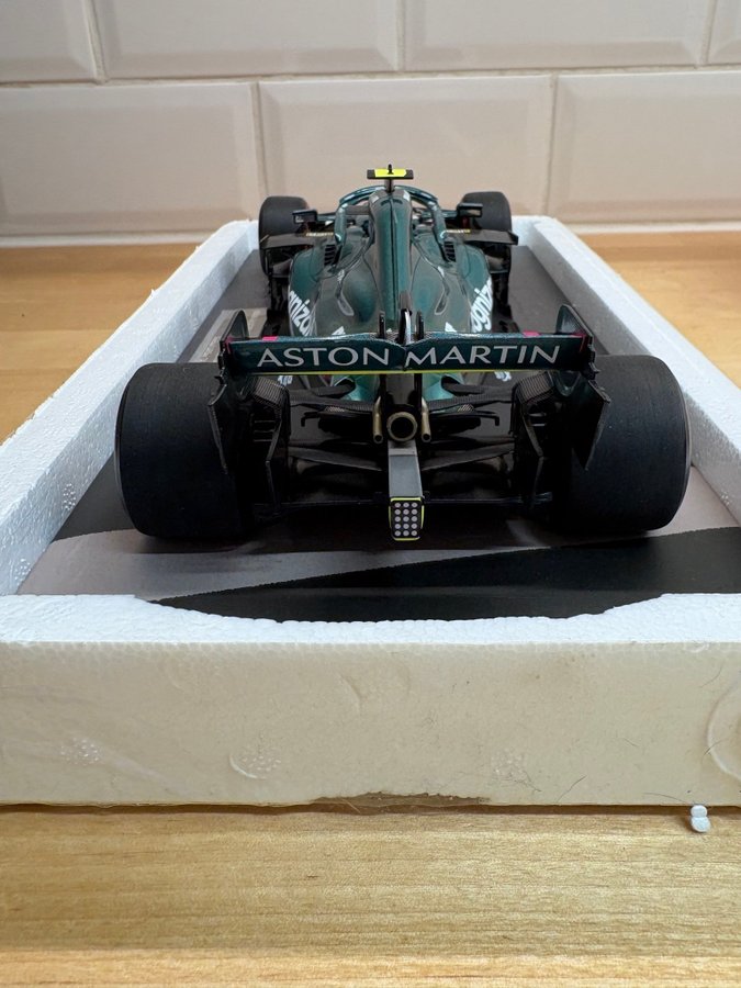 OPO 10 - Fórmula 1 Compatible con Aston Martin AMR21#5 S. Vettel 2nd Azerbaiyán GP Formula 1 2021 - Modelo Coche 1/24 - OR068