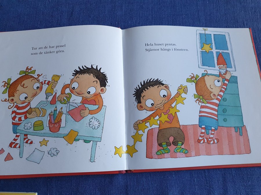 Se produkter som liknar INGRID OCH IVAR FIRAR JUL K.. på Tradera