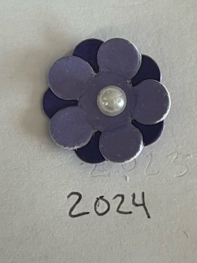 Se produkter som liknar Majblomma 2024 på Tradera (632774090)