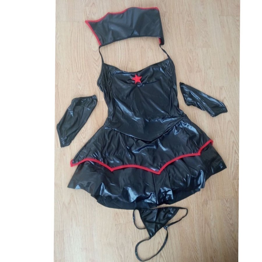 Se produkter som liknar Halloween utklädnad maskerad .. på Tradera