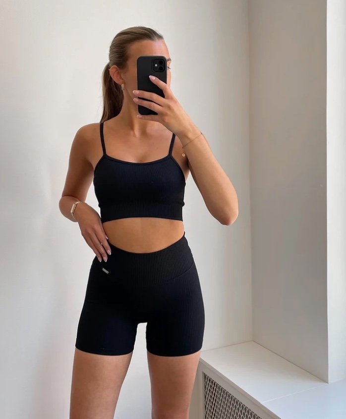 Black ribbed midi biker shorts 2025