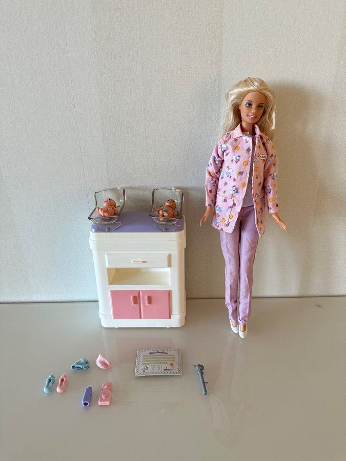 Se produkter som liknar BARBIE Happy Family Baby på Tradera