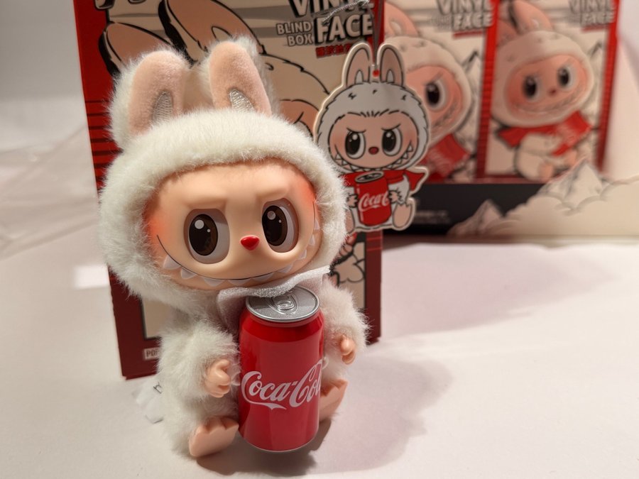The Monsters Coca-Cola Vinyl Face - Happy Factor | Köp på Tradera