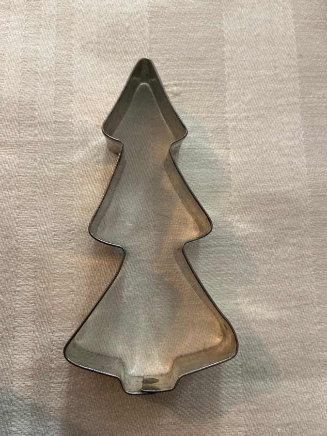 Se produkter som liknar Smal julgran pepparkaksform /.. på Tradera