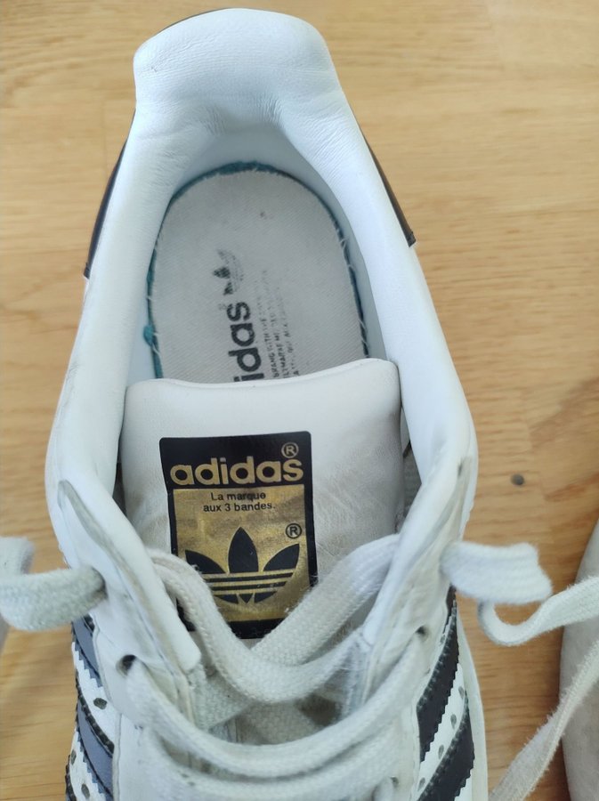 Se produkter som liknar Adidas Superstar vita snea. pa Tradera 641381992