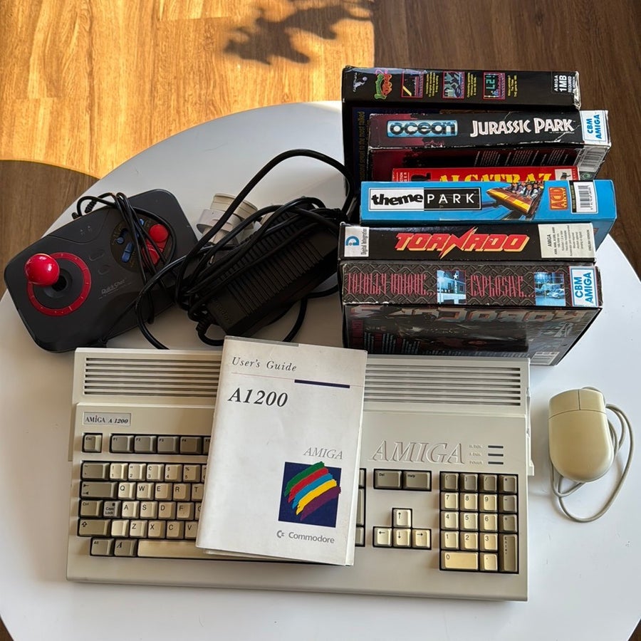 AMIGA 600 WHDLOAD SD 16GB Workbench + Games + Cable CF IDE + 4 MB FASTRAM EUR 109,90 - IT AMIGA 600 WHDLOAD SD 16GB Workbench + Games + Cable CF IDE + 4 MB FASTRAM EUR 109,90 - IT
