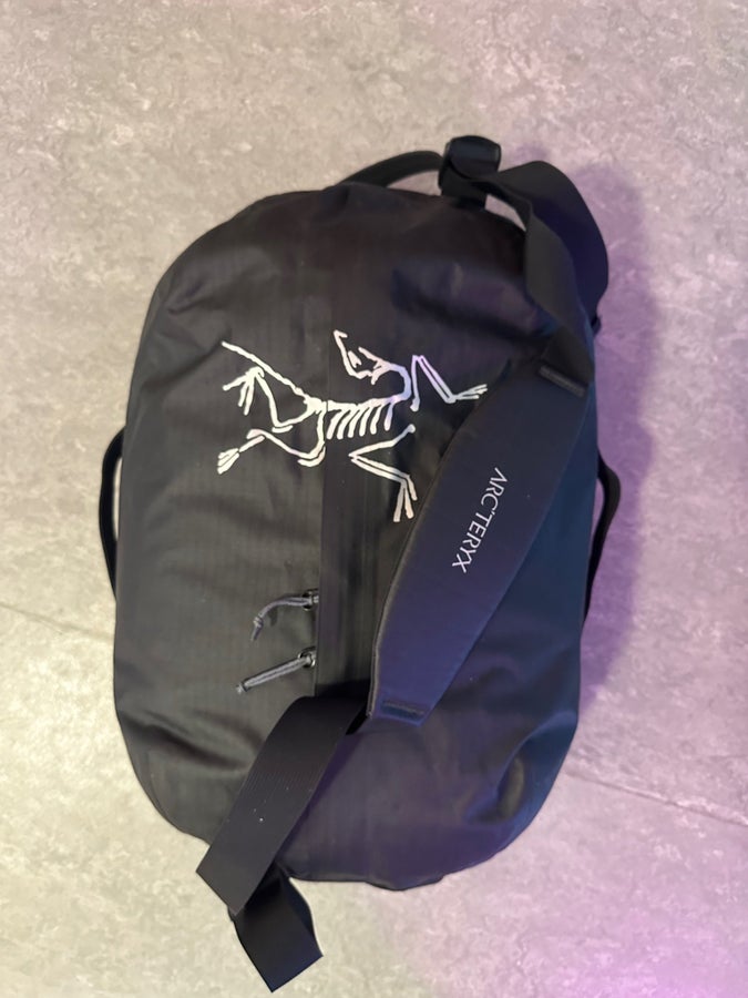 Arc'teryx carrier duffle 35 | Köp på Tradera (739011133)