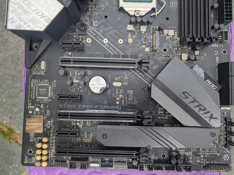 ASUS ROG Strix Z390-F Gaming Moderkort med Inte.. | Köp på Tradera
