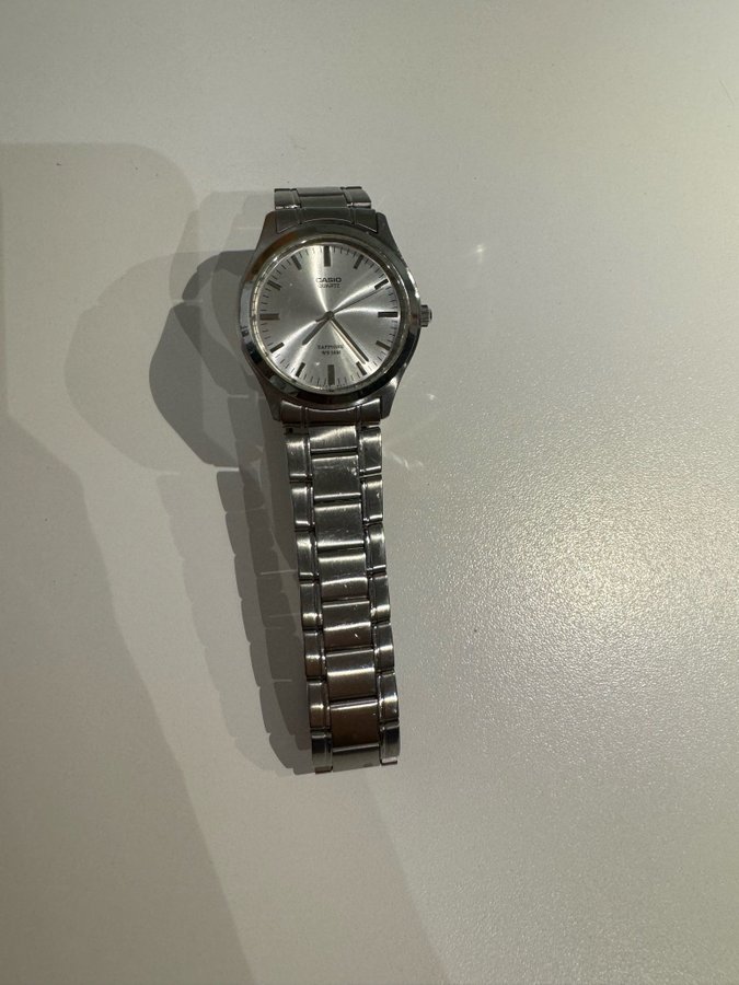 Casio MTP 1220 Armbandsur