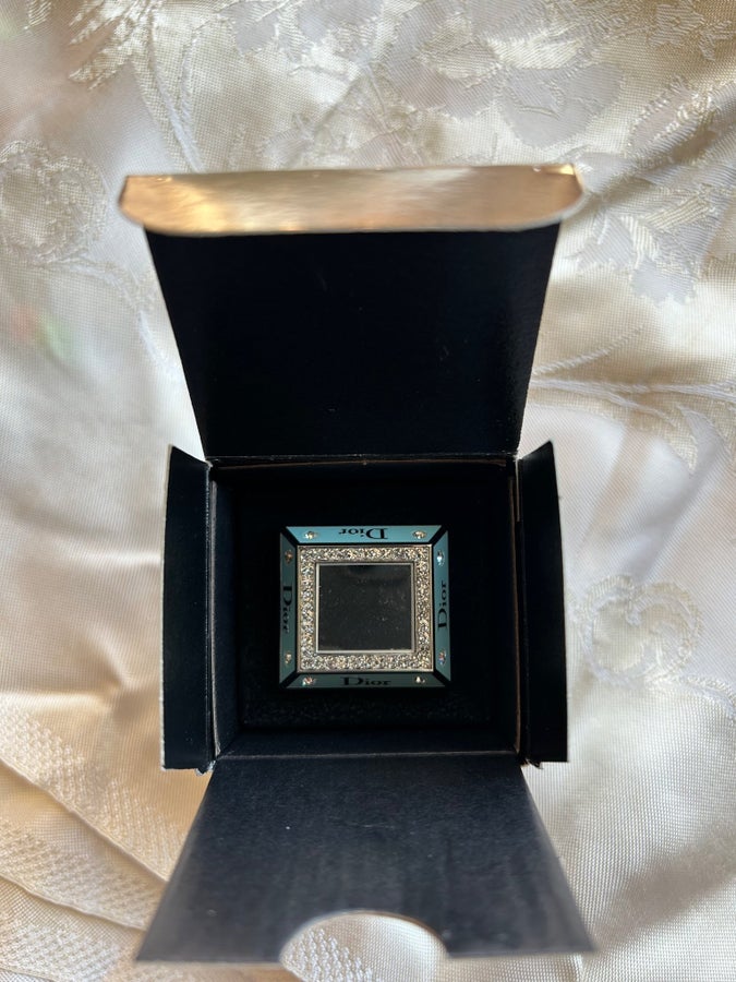 Se produkter som liknar Dior Princess Ring Royal Turq.. på Tradera