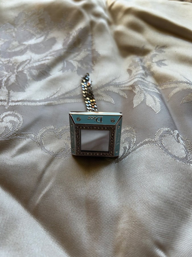 Se produkter som liknar Dior Princess Ring Royal Turq.. på Tradera