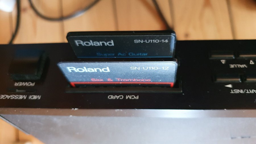 Se Produkter Som Liknar Roland U 2 Inkl 2 Pcm Kort Pa Tradera