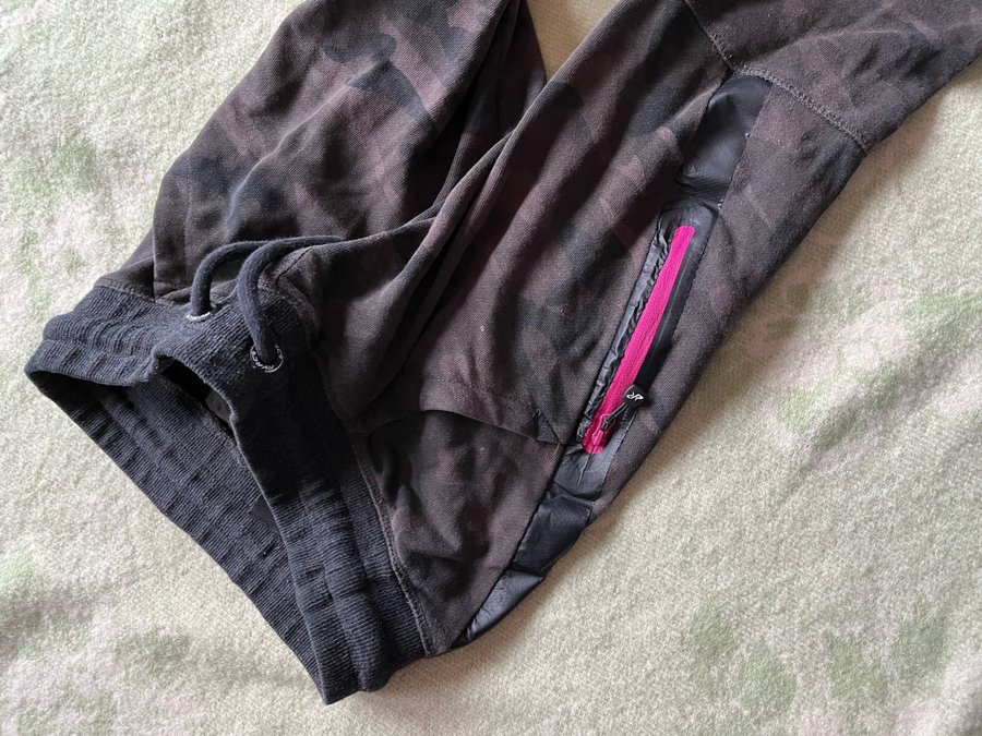 Se produkter som liknar Revolution Race Street Jogger p Tradera