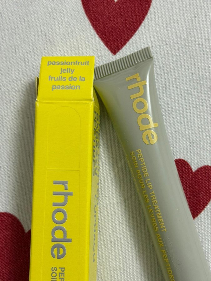 Se produkter som liknar Rhode Peptide Lip Treatment P.. på Tradera