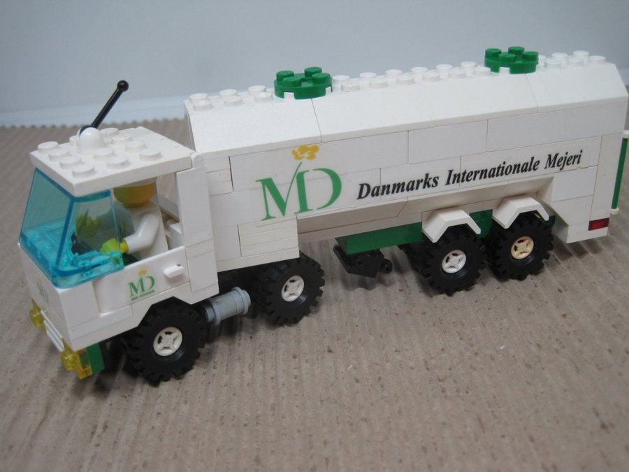 Lego 1952 MD Dairy Tanker Milk Truck Lovely piece quite rare