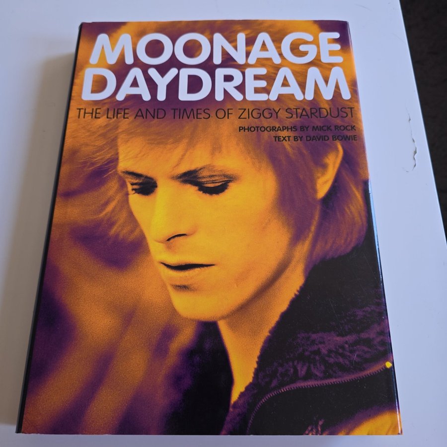 洋書 MOONAGE DAYDREAM David Bowie MICK ROCK Moonage Daydream: The Life & Times of Ziggy Stardust: Bowie