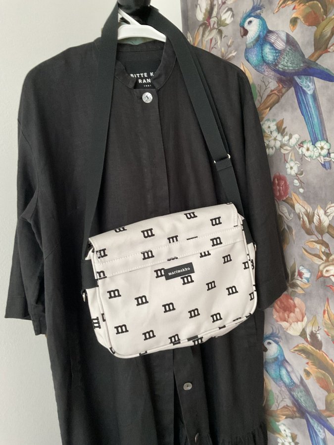 Se produkter som liknar MARIMEKKO MAGNEETTILAUKKU NY .. på Tradera