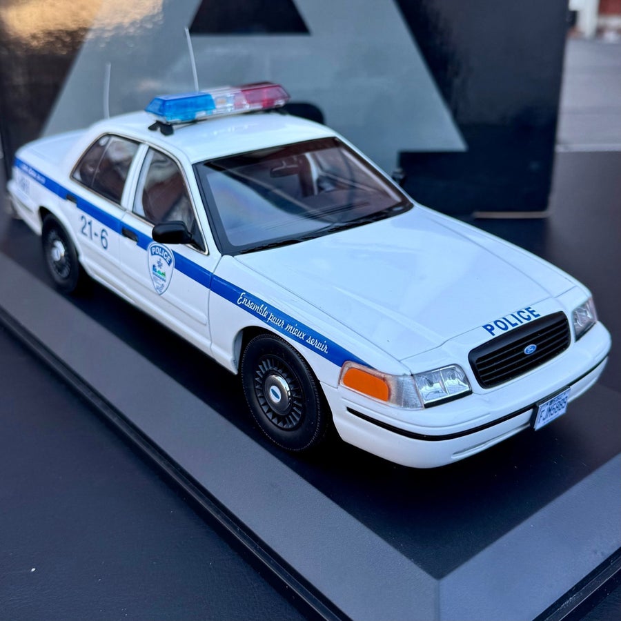 Se produkter som liknar AUTOART 1/18 FORD CROWN VICTO.. på Tradera