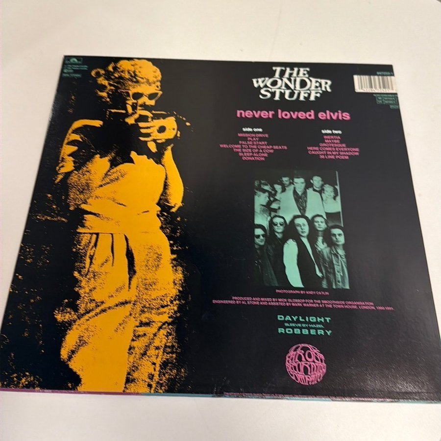 The Wonder Stuff - Never Loved Elvis LP | Köp på Tradera (709854339)