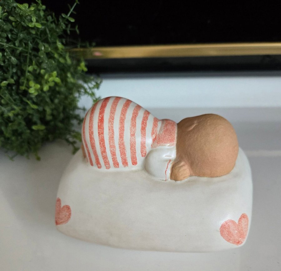 Se produkter som liknar Lisa Larson barn på kudde 1998 på Tradera