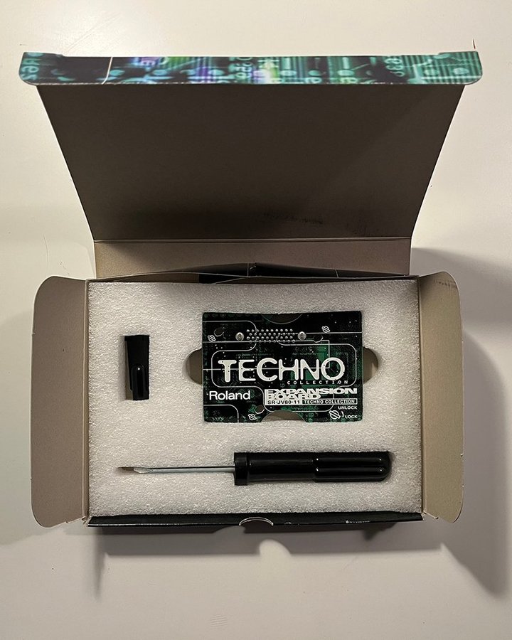 完全動作品 Roland SR-JV80-11 TECHNO Placa de Expansão Roland SR-JV80-11 Techno Collection para Teclad