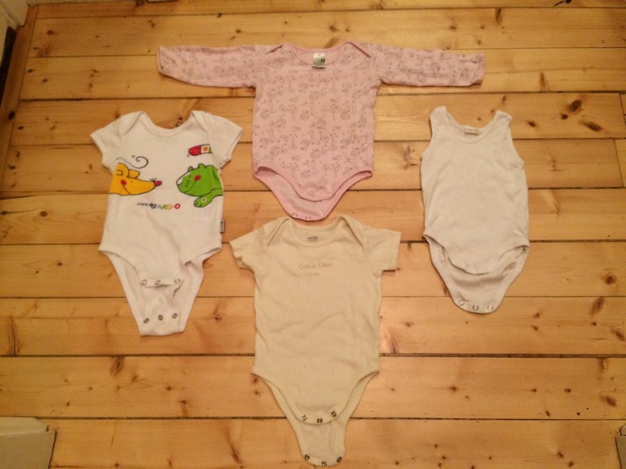 Bodies kort och lång ärm stl 68 (478012484)  Köp på Tradera