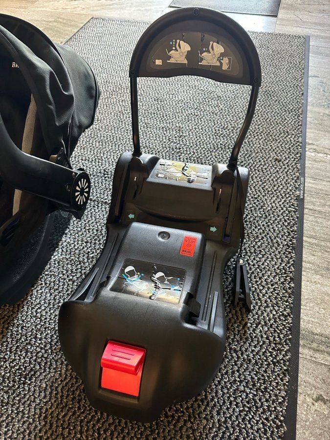 BRIO babyskydd spadbarnsinlagg och isofix bas