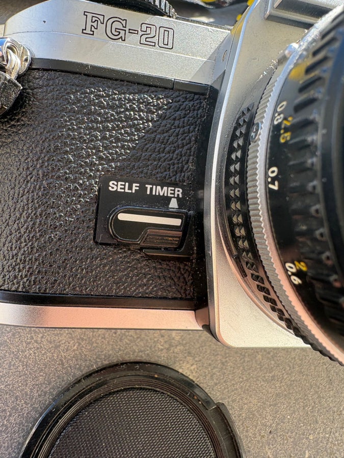 Se produkter som liknar Nikon FG-20 + Nikkor 50mm f/1.. på Tradera 