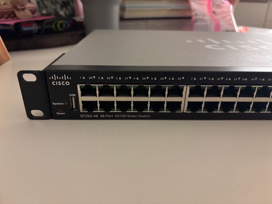 CISCO SF200-48 - COMMUTATEUR INTELLIGENT / SMART SWITCH - 48 PORTS