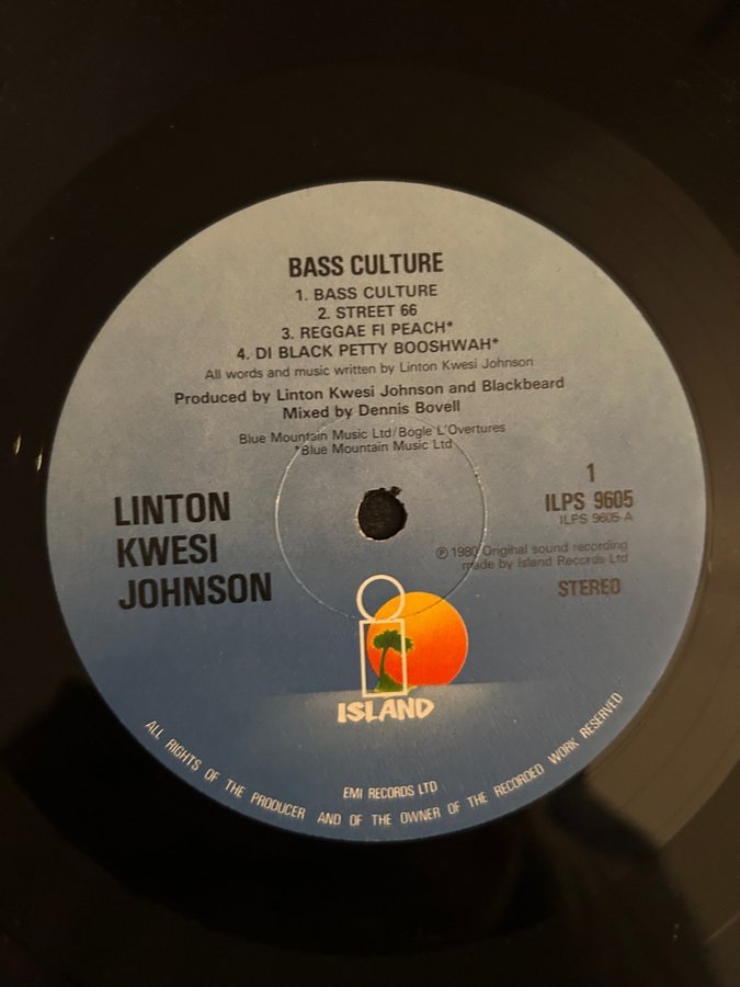 Se produkter som liknar Linton Kwesi Johnson - Bass C.. på Tradera