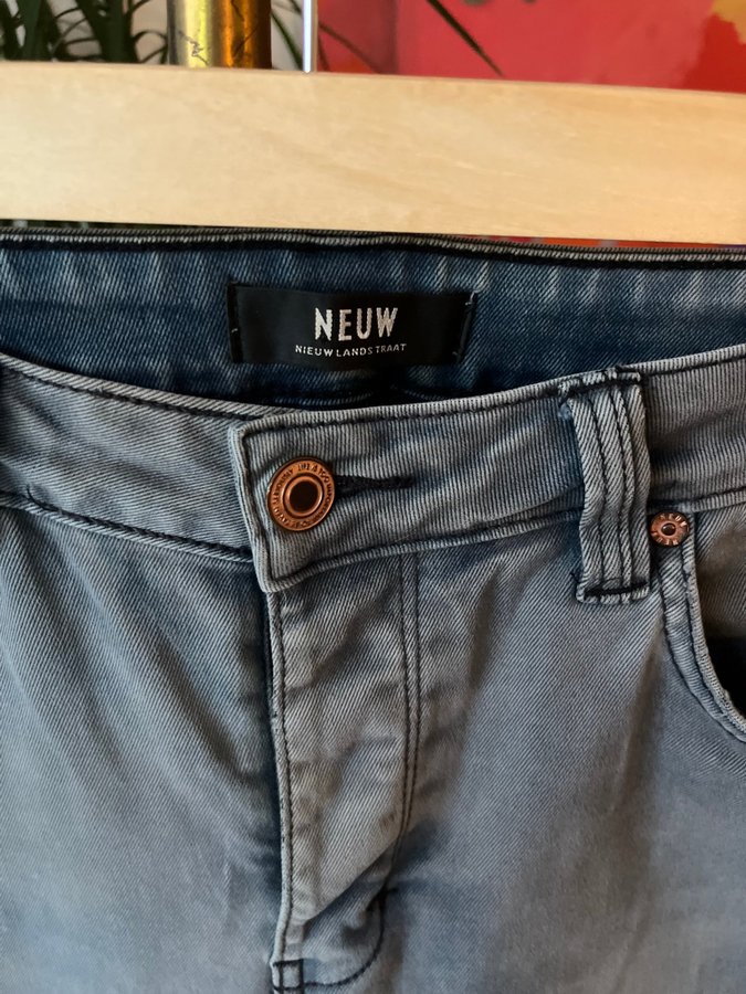 Neuw gråa byxor, storlek 32 Köp på Tradera (690660964)